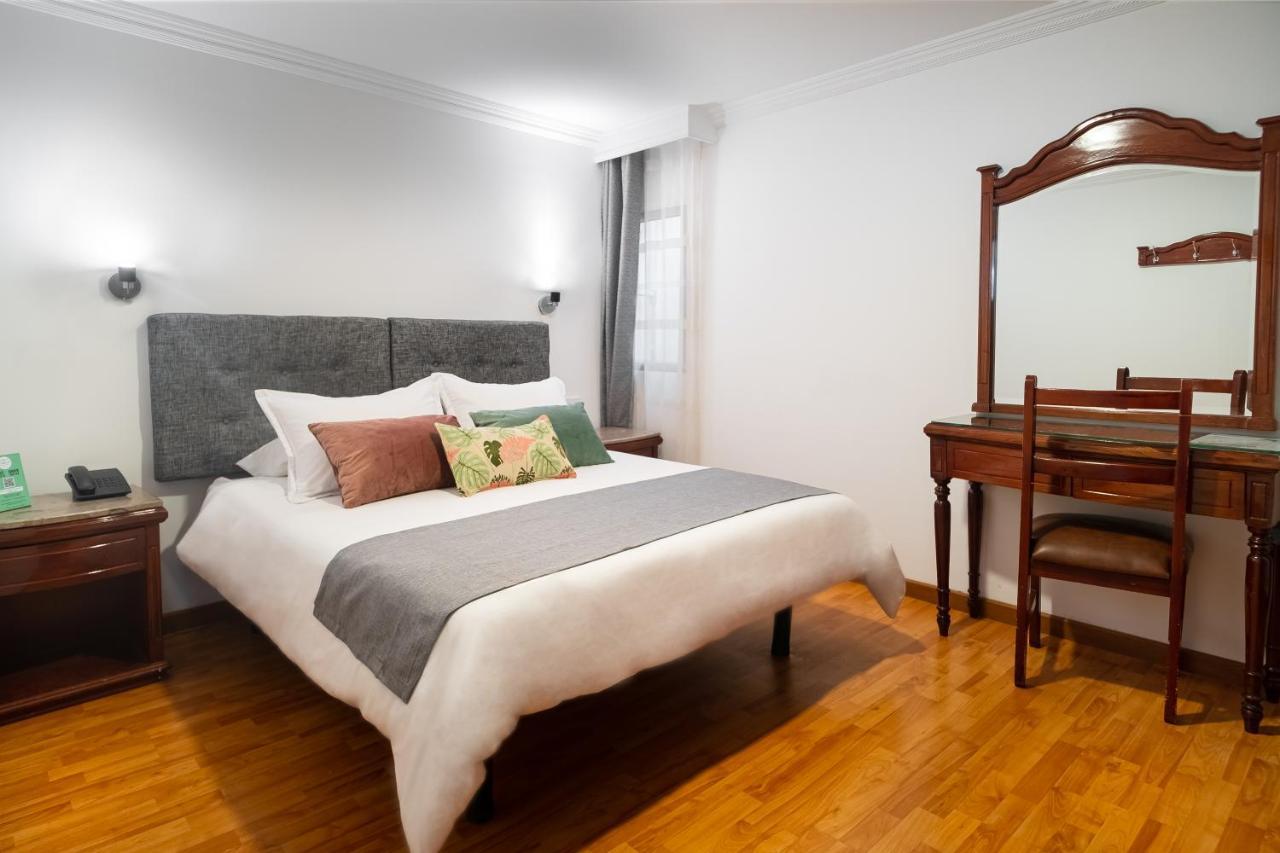 Hotel Virrey Central Богота Екстериор снимка